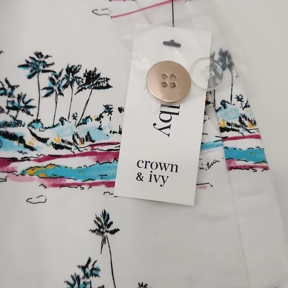 New Crown & Ivy shorts with a beachy Island pattern in perfect condition. - Picture 3 of 14